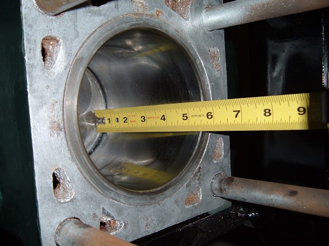 Closeup of the cylinder stoke measurement